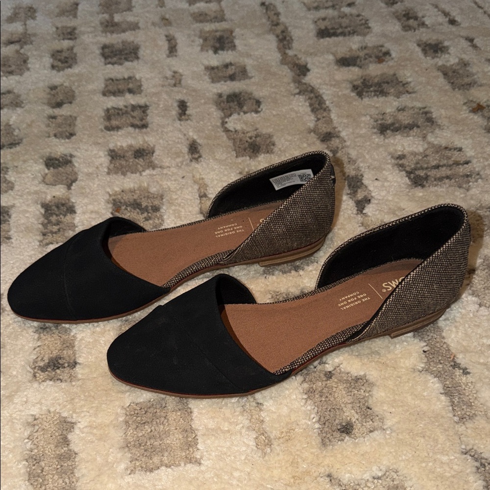 Toms Women's Black and Tan Flats